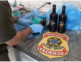 Passageiro é preso no Aeroporto ao tentar embarcar com cocaína escondida em garrafas de rum