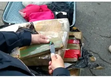 ESTÂNCIA/SE, Homem é preso dentro de ônibus com mala cheia de drogas