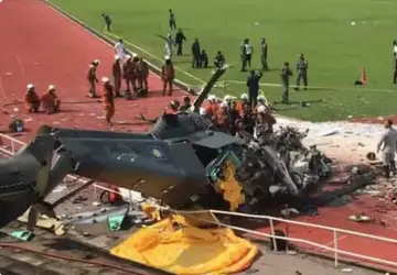 Helicópteros colidem no ar e dez pessoas morrem