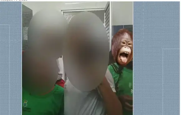 Colega de escola coloca imagem de macaco sobre rosto de garota negra
