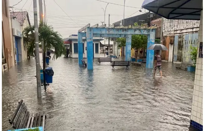 SRGIPE, Chuvas torrenciais causam alagamentos em cidades sergipanas