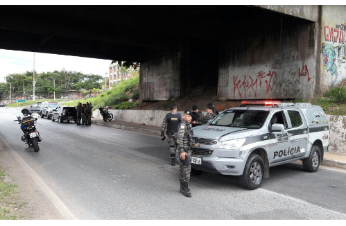 Homem morre com disparo da sua própria arma ao negociar drogas com traficante que também foi morto