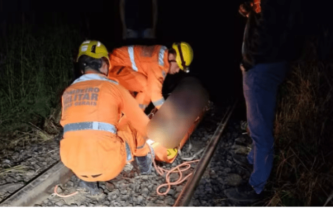 Carro despenca de barranco de 20 metros de altura matando bebê de 6 meses